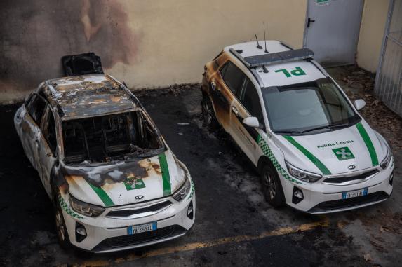 Italia: reivindicación de la quema de vehículos policiales en Milán