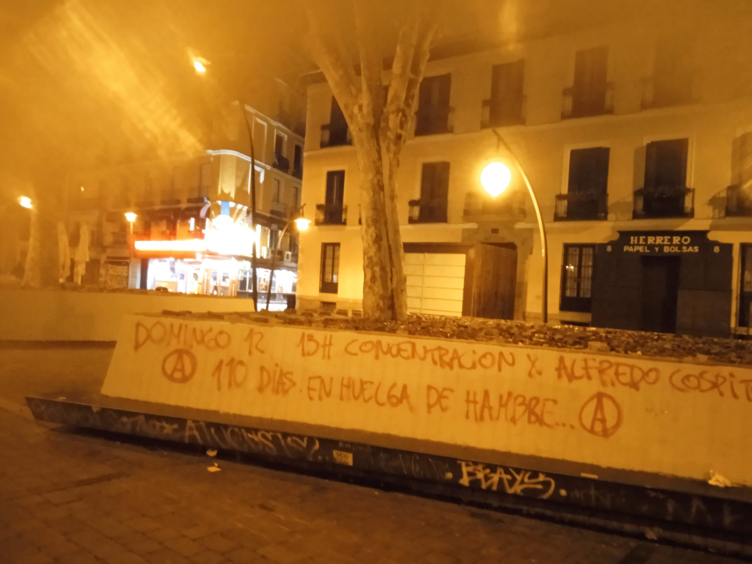 Madrid: pintadas en solidaridad con Alfredo Cospito en el barrio de Lavapies