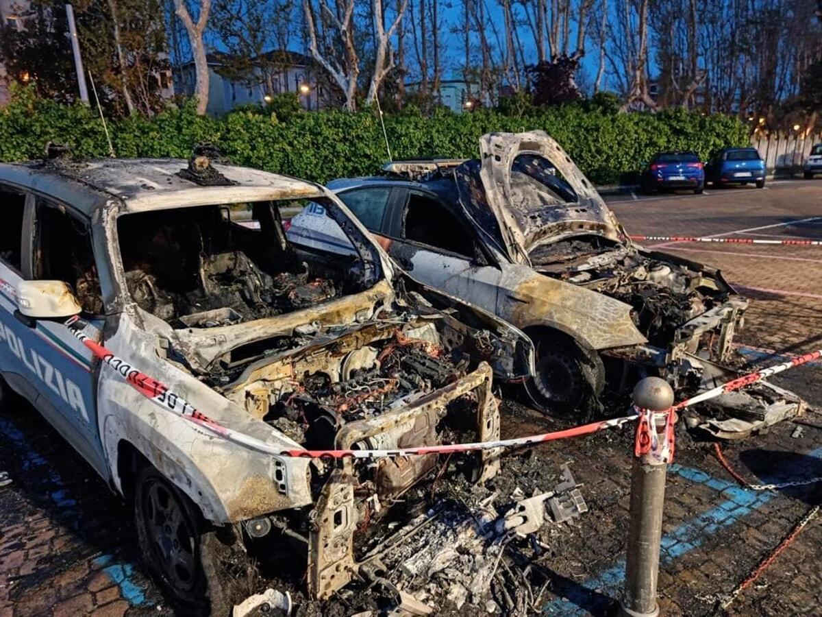 Italia: Reivindicación del ataque incendiario contra dos coches de la Policía Ferroviaria en Rimini