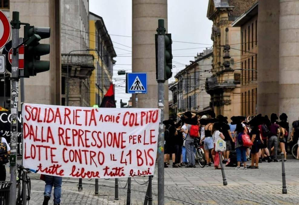 (Extra)ordinaria represión en Milán